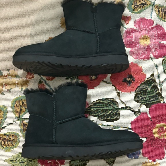UGG mini bailey button II boots size 9 black suede - Picture 8 of 8
